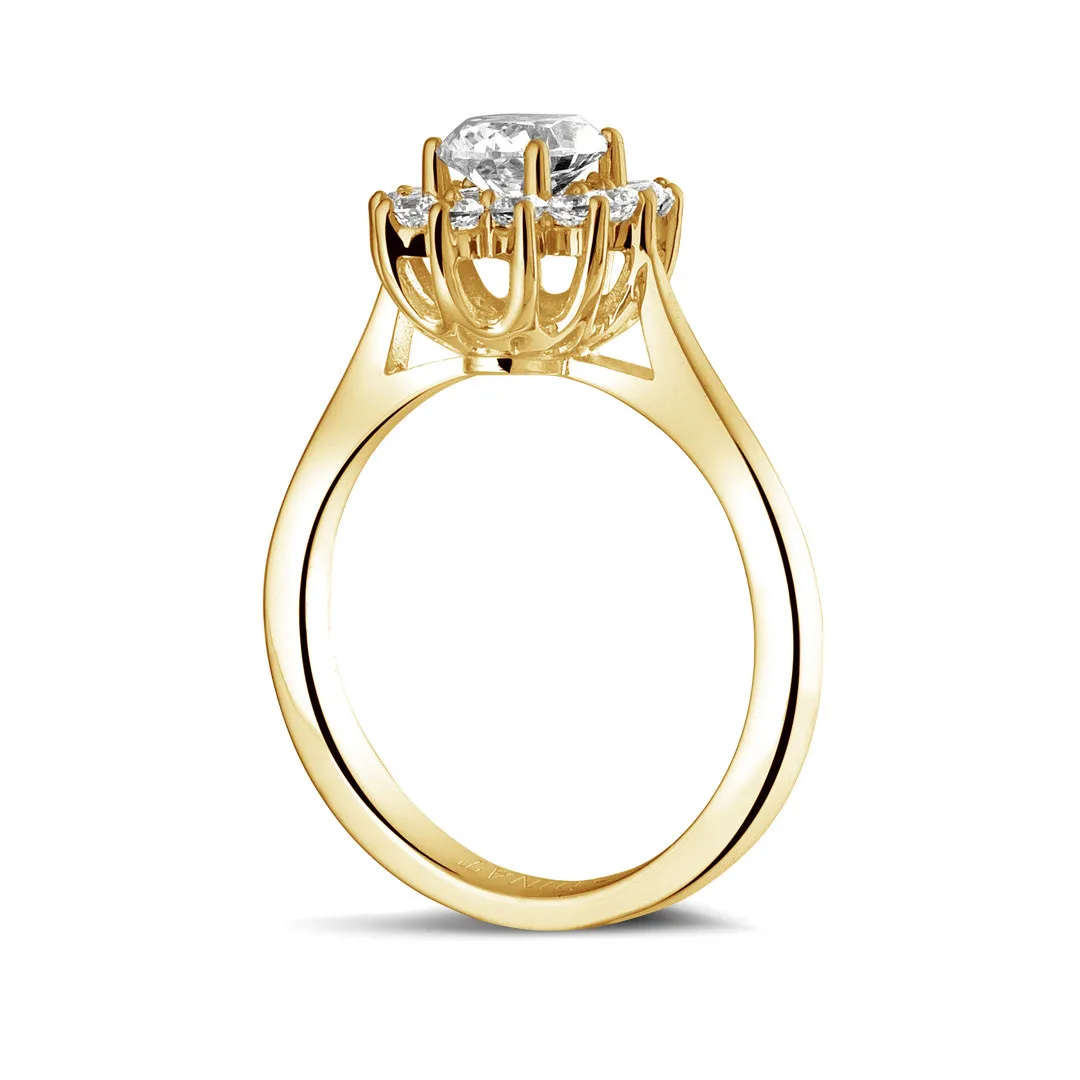 0.90 quilates anillo « entourage » en oro amarillo con diamante ovalado 