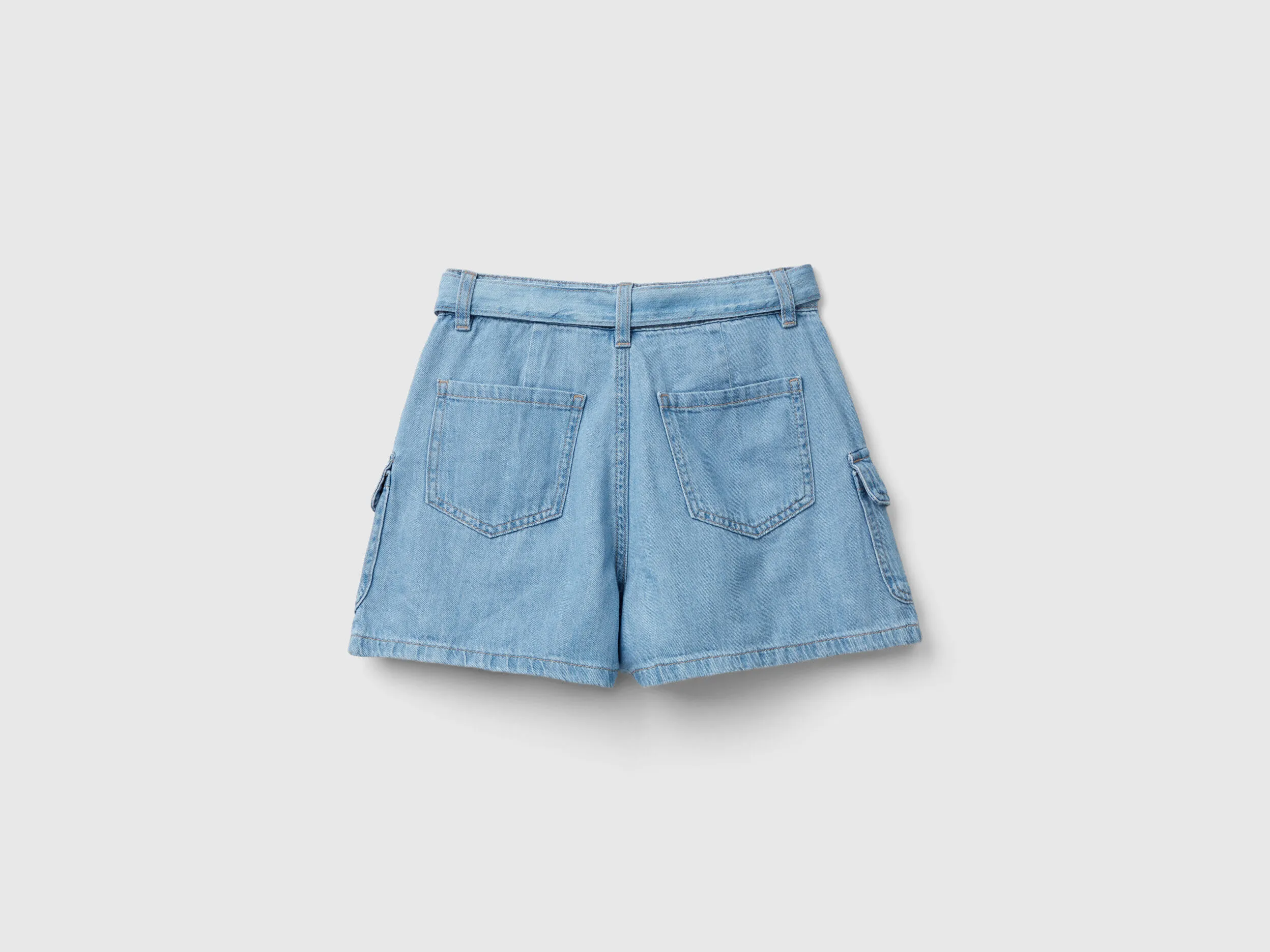 Bermudas cargo en denim ligero