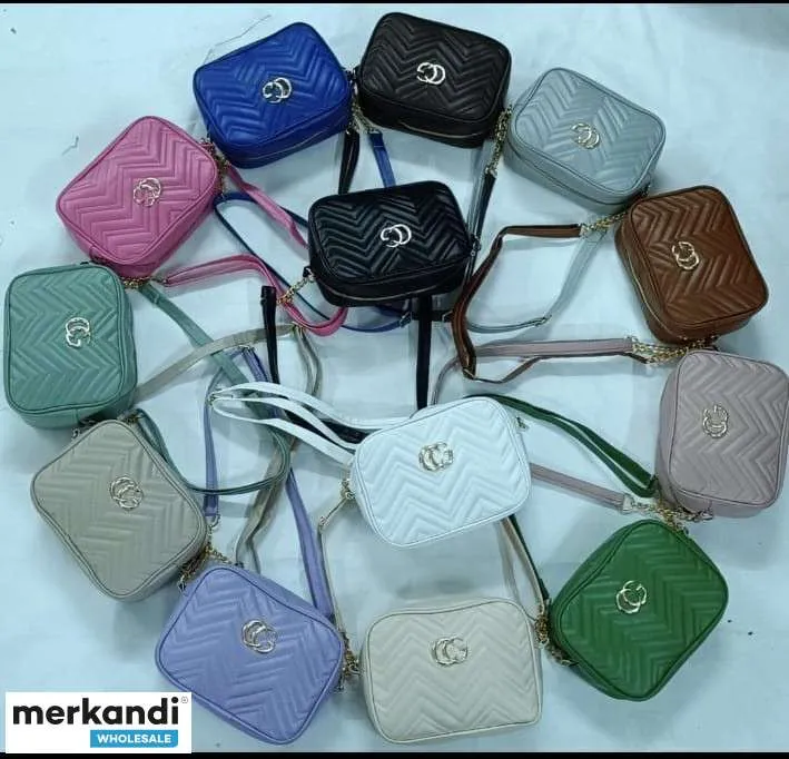 Bolsos de mujer elegantes y versátiles, con una selección de colores y modelos.