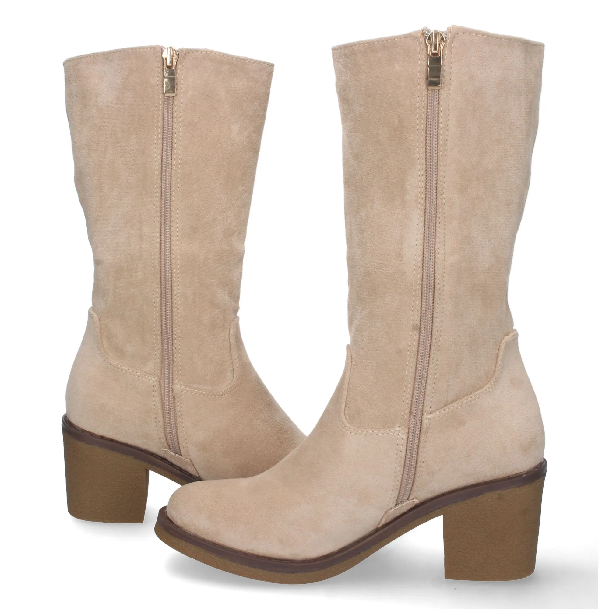 Botas altas camperas beige con tacon ancho y cremallera