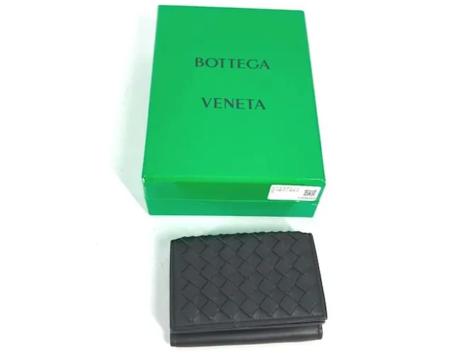 Cartera de cuero negro Bottega Veneta con tres pliegues 