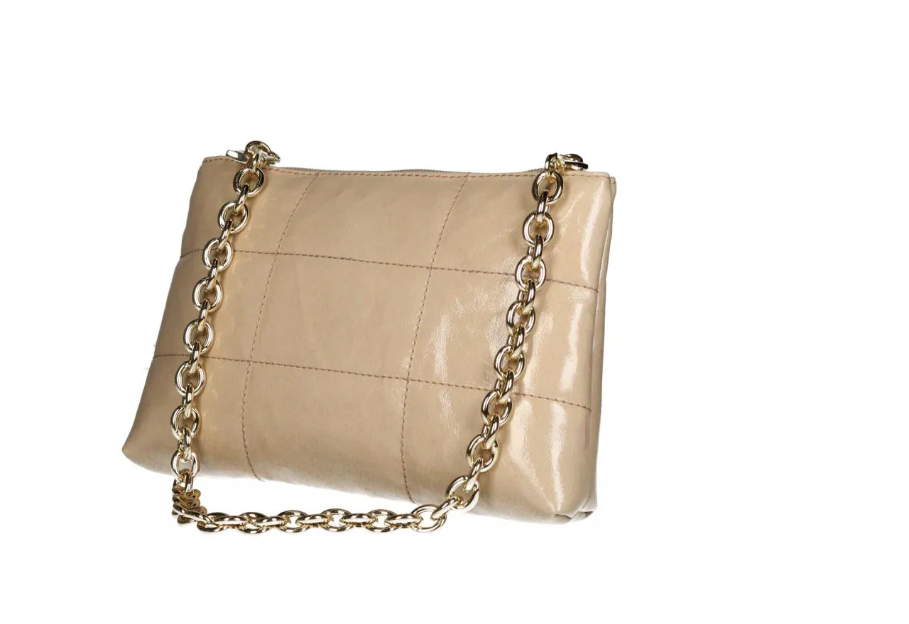 Cartera Mano Charol Beige Acolchada Cadena Eslabones Oro