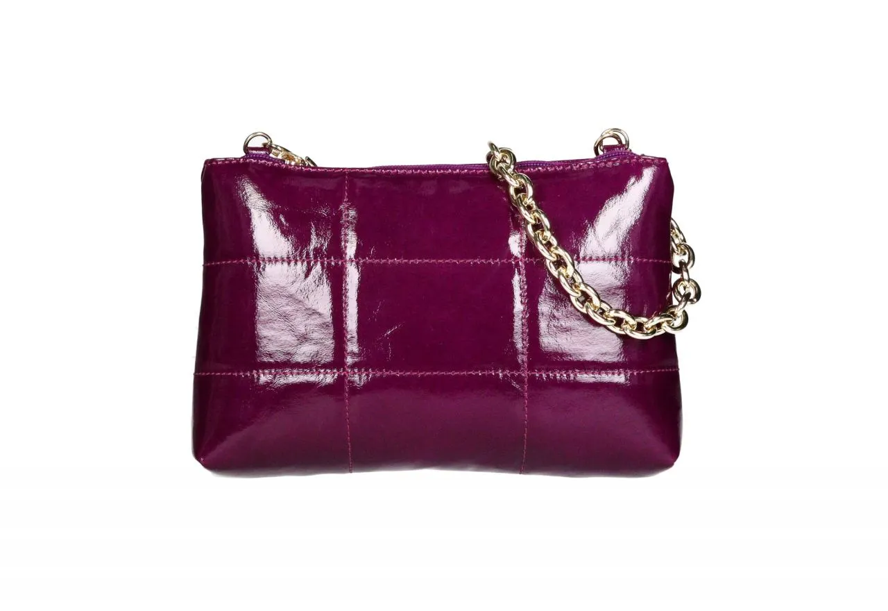 Cartera Mano Charol Morado Acolchada Cadena Eslabones Oro