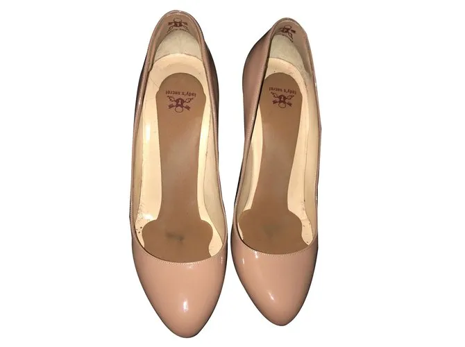 Christian Louboutin Zapatos de cuero dorissima Beige Carne 