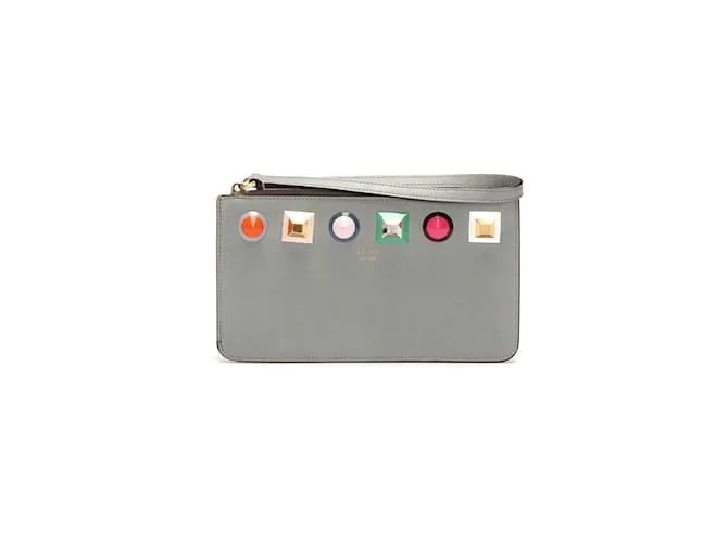 Fendi bolso con múltiples tachuelas Cartera de cuero 8M0341 en excelente estado Gris 