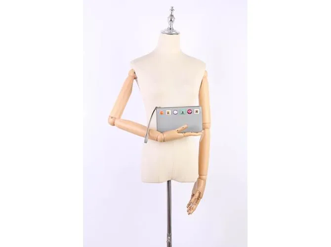 Fendi bolso con múltiples tachuelas Cartera de cuero 8M0341 en excelente estado Gris 