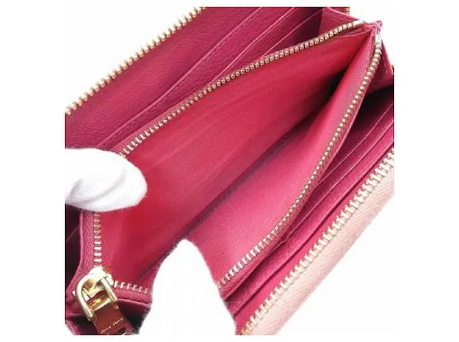 Miu Miu Cartera de cuero con cremallera alrededor y lazo en muy buen estado Rosa 