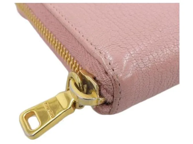 Miu Miu Cartera de cuero con cremallera alrededor y lazo en muy buen estado Rosa 