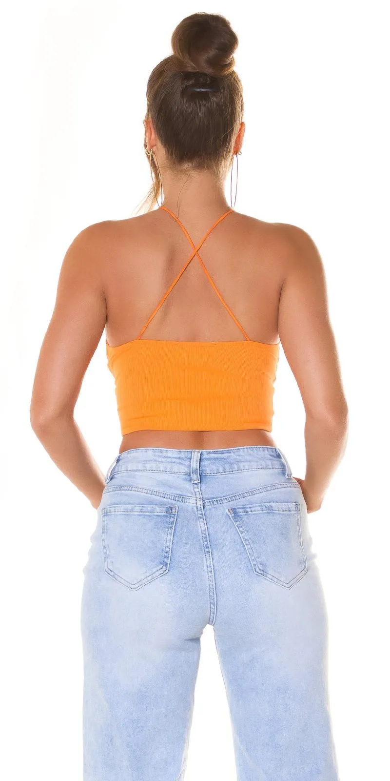 Top crop naranja con recortes y tirantes