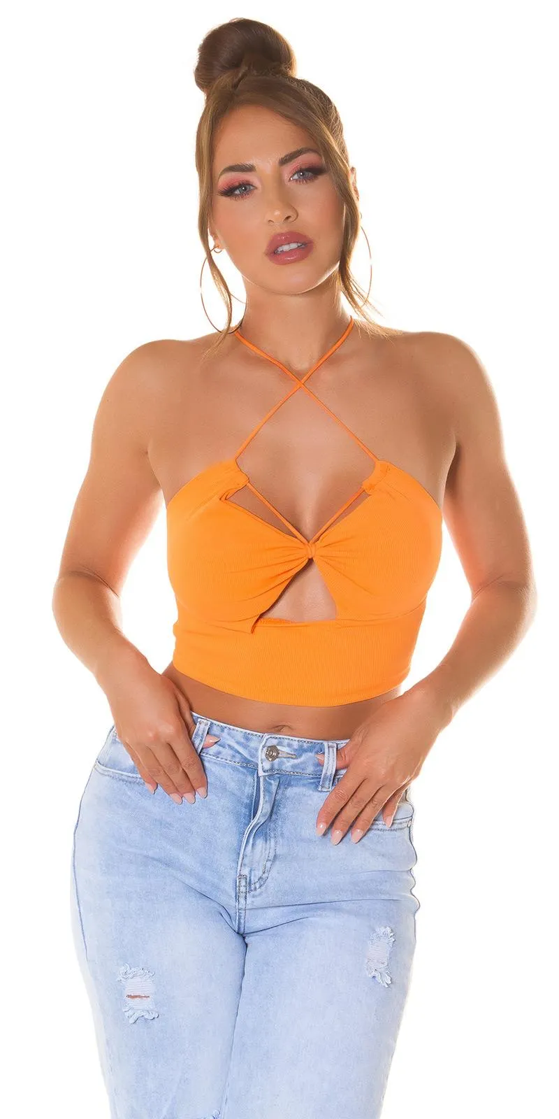 Top crop naranja con recortes y tirantes